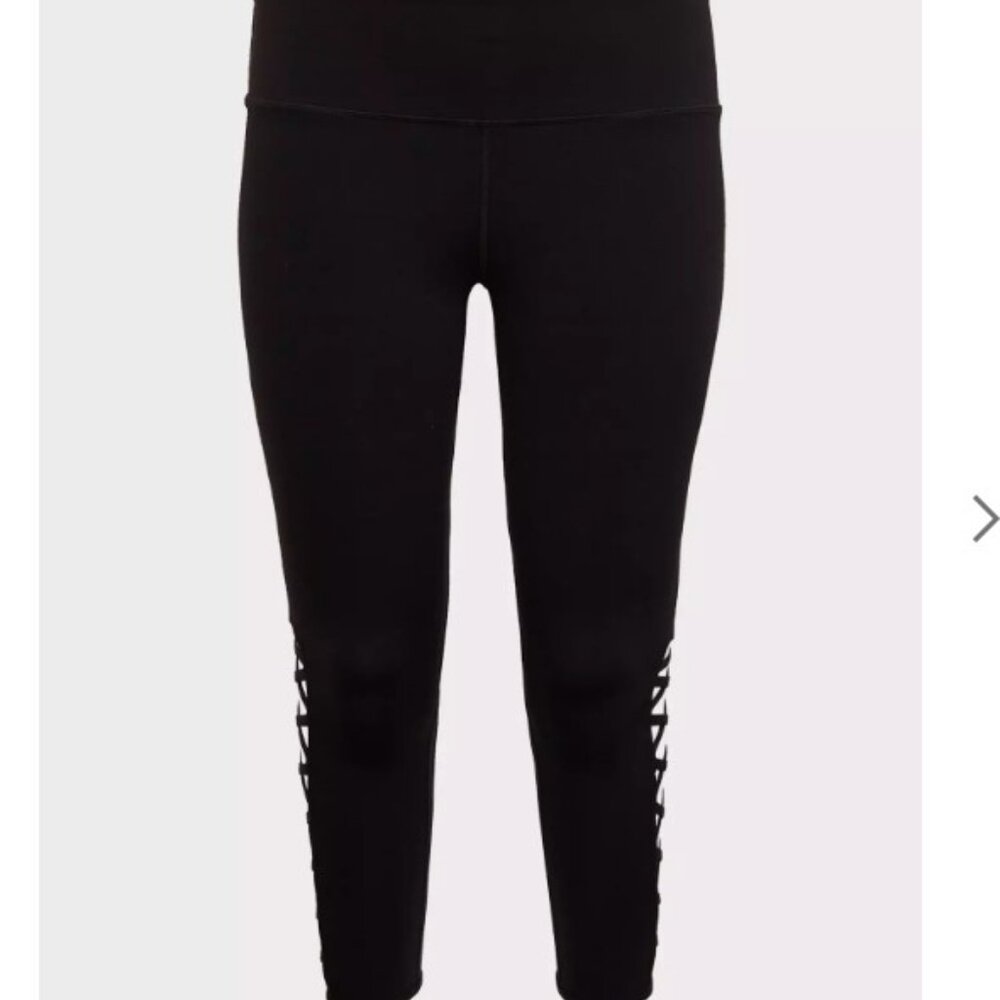 Torrid Size 4 Performance Core Crop Lattice Detai… - image 1